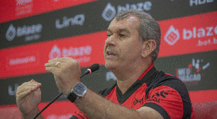 Técnico do Atlético-GO, Claúdio Tencati afirma que jogador fez falta em partida contra o Avaí: "O"