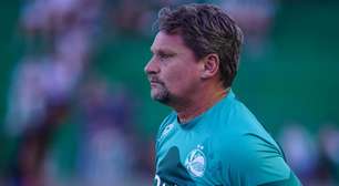 Técnico na mira do Athletico fica livre no mercado após goleada acachapante