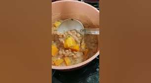 Feijão com jerimum tem receita fácil e rápida