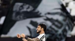 Alex Telles projeta 'final' para o Botafogo na Libertadores: 'Noites de Niltão são especiais'