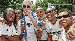 Chicletes durante jogos, foto com charuto: veja curiosidades sobre Carlo Ancelotti