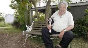 Mujica pede para ser enterrado com Manuela, cadela de 3 patas: 'fiel'