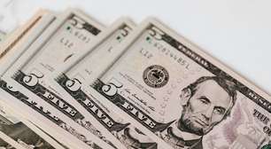 Dólar recua 1,32% e fecha a R$ 5,60, no menor nível desde outubro de 2024