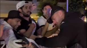 Torcedores recebem o Vasco no desembarque na Argentina