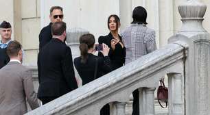 Kim Kardashian chora em tribunal e perdoa ladrões em julgamento de roubo milionário em Paris