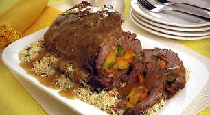 Carne de panela recheada para uma refeição suculenta