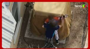 Policiais dos EUA entram em conflito com crianças que portavam arma de fogo