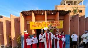 Única igreja de Niemeyer em favela tem missa do lado de fora porque o teto pode desabar