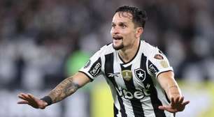 Em noite de Artur, Botafogo bate Estudiantes e vai para jogo de 'vida ou morte' na última rodada