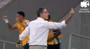 Renato Paiva, do Botafogo, explica dedo do meio: 'Brincadeira'