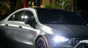 Em carro de luxo e de milhões, filho de Angélica e Luciano Huck deixa restaurante com namorada após jantar com amigos