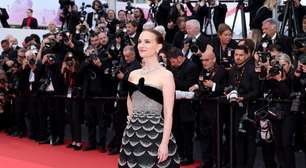 Inspiração mexicana e 700 horas de trabalho: tudo sobre o vestido alta-costura Dior de Natalie Portman em Cannes 2025