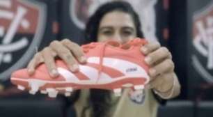 Vitória feminino ganha chuteiras novas em ação de patrocinadora