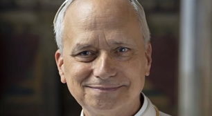 Vaticano divulga 1ª foto oficial do papa Leão XIV