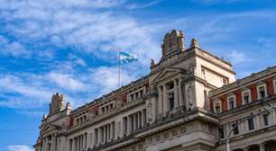 Novas regras de Milei: como brasileiros que vivem na Argentina reagiram às mudanças
