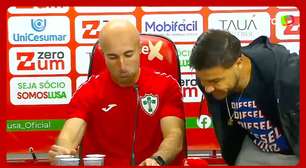 Jogador da Portuguesa 'invade' coletiva e sai em defesa do técnico após vitória na Série D
