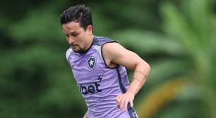 Artur, do Botafogo, sente dores e não deve enfrentar o Flamengo