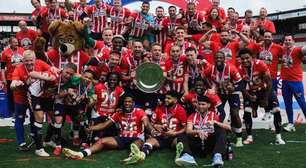 PSV é o improvável bicampeão holandês