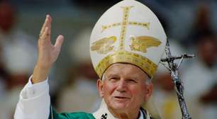Papa João Paulo II foi ator, perdeu os pais muito cedo e paixão em comum liga polonês a Francisco e Leão XIV. Veja 7 curiosidades