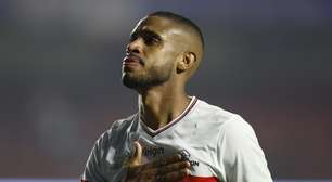 André Silva agradece lance de Luciano antes da cobrança de pênalti