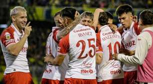 Rival do Corinthians na Sul-Americana, Huracán avança no Argentino