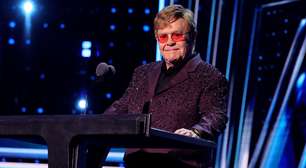 Elton John detona governo do Reino Unido por plano de IA burlar direitos autorais