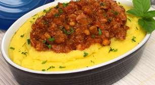 Polenta com ragu de linguiça: deliciosa, quentinha e simples de fazer