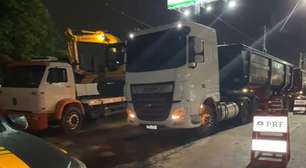 PRF flagra carreta com mais de 62 toneladas de excesso de peso em Porto Alegre