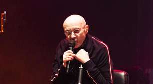 Com saúde debilitada, Phil Collins faz aparição rara ao lado do filho jogador de futebol; veja