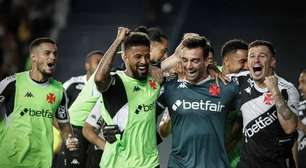 Jogadores do Vasco exaltam atuação de Léo Jardim: 'Melhor goleiro do Brasil'