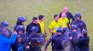 Bastidores da eliminação do Grêmio: protestos contra arbitragem e cusparada