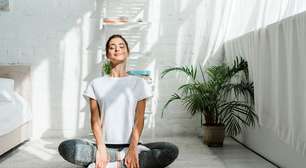 Yoga online pode ser uma opção para quem não tem tempo; veja prós e contras
