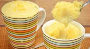 Bolo cremoso de caneca com milho e coco: faça a sobremesa em 10 minutos