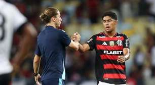 Filipe Luís explica uso de reservas contra o Botafogo-PB