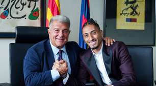 Vivendo temporada artilheira, Raphinha estende contrato com o Barcelona