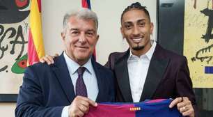 Raphinha renova contrato com o Barcelona até 2028