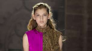 Com brasileiras, Louis Vuitton mistura Idade Média e glam rock