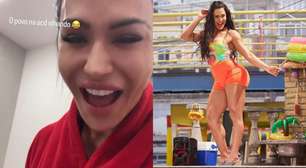 Foi para o Tá Com Nada! Sem água, Gracyanne Barbosa toma banho na academia