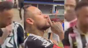 Neymar revida provocação após Santos ser eliminado, manda torcida rival se calar e web crava: 'Vive em mundo paralelo'