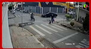 Motociclista entra na contramão e atropela criança em faixa de pedestre em Belo Horizonte