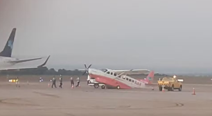 Antes de voo para o RJ, avião da Azul fica 'empinado' na pista de Viracopos, em Campinas