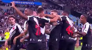 Atacante do Vasco faz gesto de "C" com as mãos para provocar torcedores do Fluminense