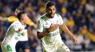 Coritiba vence, segue na briga pelo G4 e afunda o Criciúma