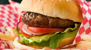 Dinamarca quer proibir influenciadores digitais de promover fast food para crianças