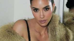 Kim Kardashian polemiza com sutiã extravagante: 'Isso é muito constrangedor'
