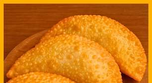 Cachaça na massa do pastel: receita fácil campeã de crocância