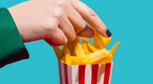 Refrigerante e batata frita podem ajudar contra enxaquecas? O que especialistas dizem sobre 'dica' no TikTok