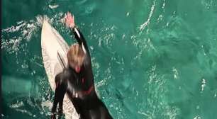 Após polêmica, Luciano Huck posta registros de surfe com os filhos