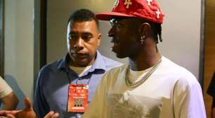 Vini Jr. promove festa íntima com direito a show privado