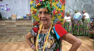 Aos 92 anos, dona Valquíria puxa o arrastão da maior festa junina da periferia de Salvador